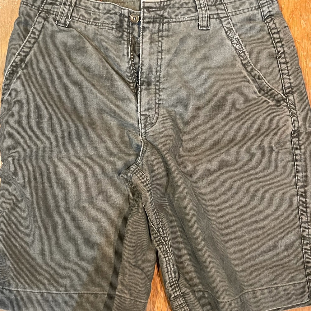 Men’s shorts size 32